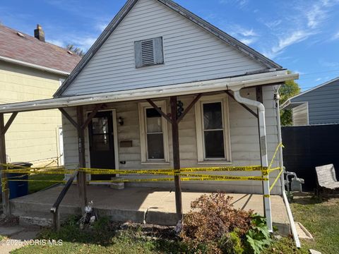 Tiny photo for 901 Clark Street, Toledo, OH 43605 (MLS # 10000262)