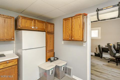 Tiny photo for 450 2nd Street, Toledo, OH 43605 (MLS # 10008428)