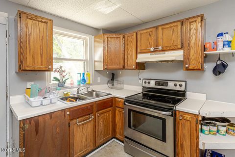 Tiny photo for 450 2nd Street, Toledo, OH 43605 (MLS # 10008428)