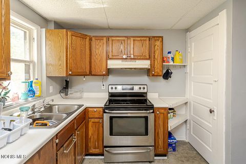 Tiny photo for 450 2nd Street, Toledo, OH 43605 (MLS # 10008428)
