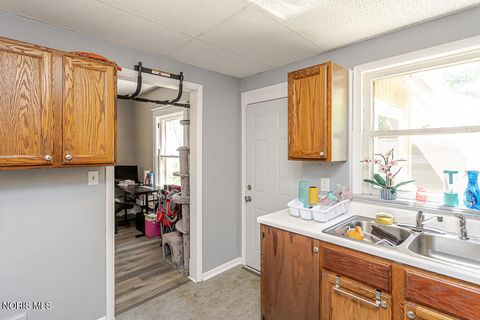 Tiny photo for 450 2nd Street, Toledo, OH 43605 (MLS # 10008428)