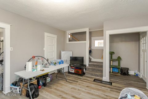 Tiny photo for 450 2nd Street, Toledo, OH 43605 (MLS # 10008428)