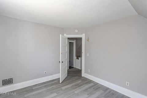 Tiny photo for 450 2nd Street, Toledo, OH 43605 (MLS # 10008428)