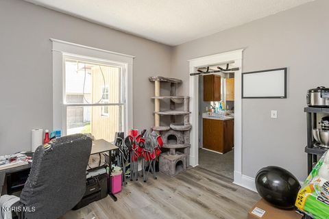 Tiny photo for 450 2nd Street, Toledo, OH 43605 (MLS # 10008428)