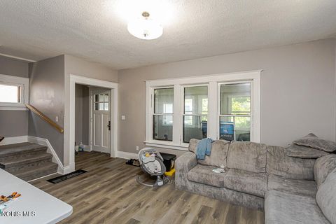 Tiny photo for 450 2nd Street, Toledo, OH 43605 (MLS # 10008428)