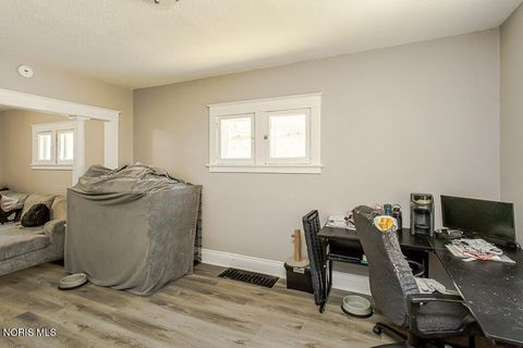 Tiny photo for 450 2nd Street, Toledo, OH 43605 (MLS # 10008428)