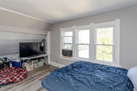 Tiny photo for 450 2nd Street, Toledo, OH 43605 (MLS # 10008428)