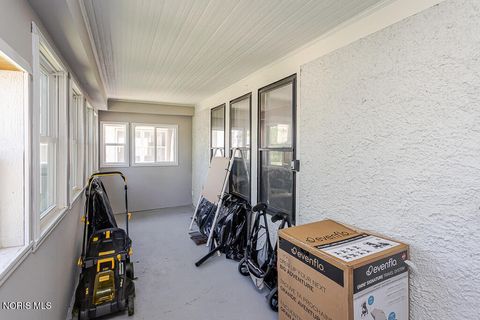 Tiny photo for 450 2nd Street, Toledo, OH 43605 (MLS # 10008428)