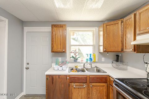 Tiny photo for 450 2nd Street, Toledo, OH 43605 (MLS # 10008428)