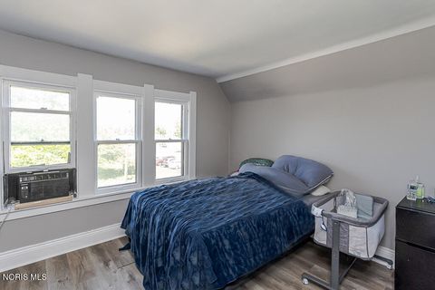 Tiny photo for 450 2nd Street, Toledo, OH 43605 (MLS # 10008428)