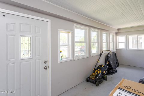 Tiny photo for 450 2nd Street, Toledo, OH 43605 (MLS # 10008428)