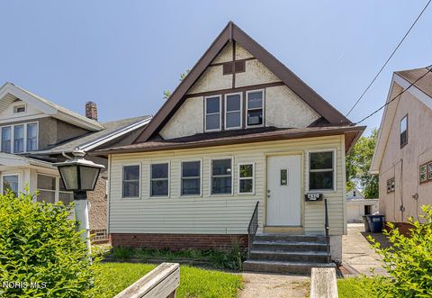 Tiny photo for 450 2nd Street, Toledo, OH 43605 (MLS # 10008428)