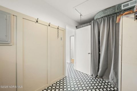 Tiny photo for 2210 Glenview Drive, Maumee, OH 43537 (MLS # 10000988)