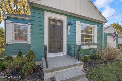 Tiny photo for 2210 Glenview Drive, Maumee, OH 43537 (MLS # 10000988)