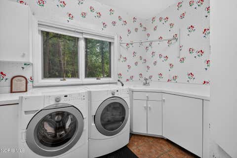 Tiny photo for 4829 Devilbiss Court, Toledo, OH 43623 (MLS # 10011054)