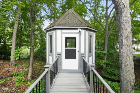 Tiny photo for 4829 Devilbiss Court, Toledo, OH 43623 (MLS # 10011054)