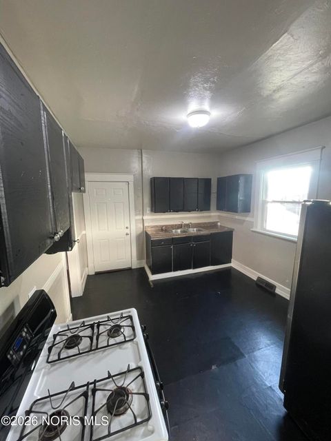 Tiny photo for 1675 Nebraska Avenue, Toledo, OH 43607 (MLS # 10002987)