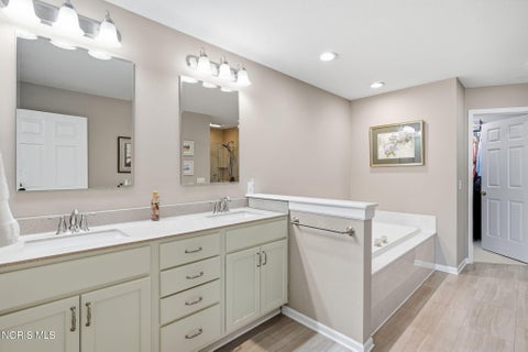 Tiny photo for 8130 Quarry View Place, Maumee, OH 43537 (MLS # 10012145)