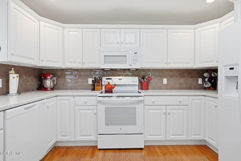 Tiny photo for 8130 Quarry View Place, Maumee, OH 43537 (MLS # 10012145)