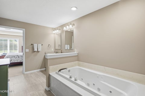 Tiny photo for 8130 Quarry View Place, Maumee, OH 43537 (MLS # 10012145)