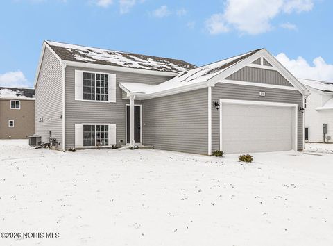 Homes For Sale - 639 Beckham Street<br/> Napoleon, OH 43545