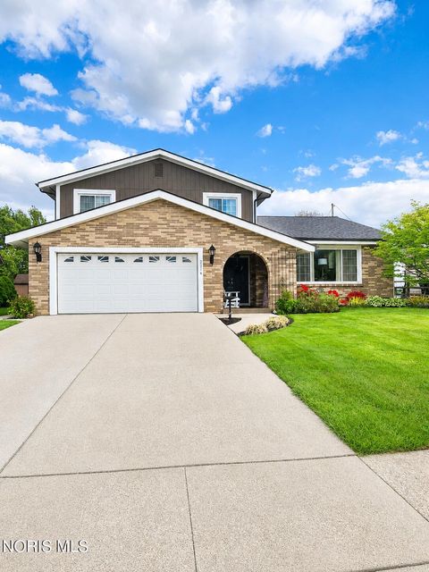 Photo of 2214 Ruthanne Drive, Toledo, OH 43611 (MLS # 10007448)