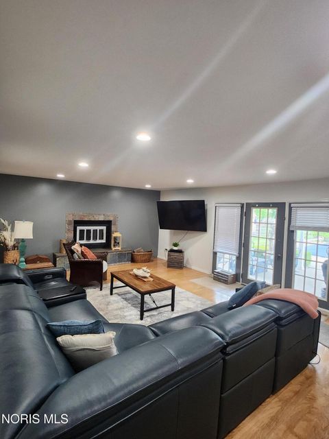 Tiny photo for 2214 Ruthanne Drive, Toledo, OH 43611 (MLS # 10007448)