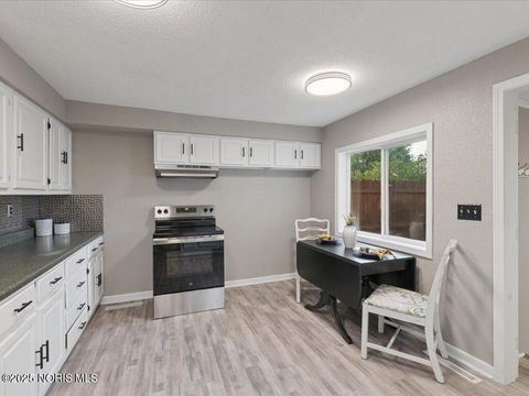 Tiny photo for 207 Ash Avenue, Findlay, OH 45840 (MLS # 10000154)
