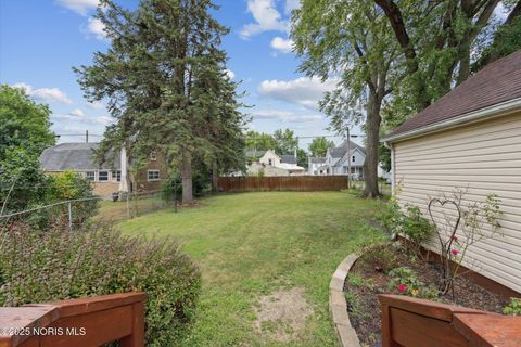 Tiny photo for 207 Ash Avenue, Findlay, OH 45840 (MLS # 10000154)