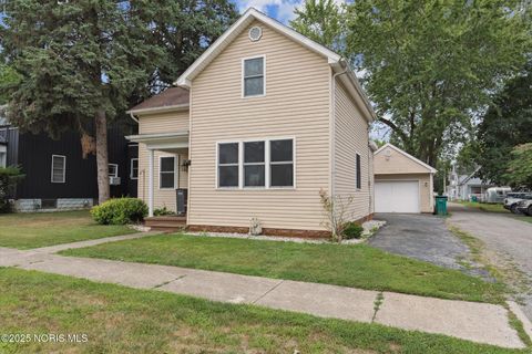 Photo of 207 Ash Avenue, Findlay, OH 45840 (MLS # 10000154)
