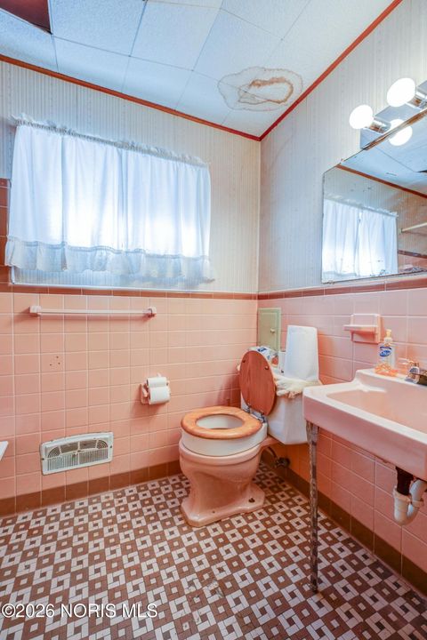 Tiny photo for 820 Mackow Drive, Toledo, OH 43607 (MLS # 10003315)