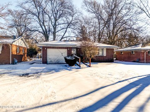 Tiny photo for 820 Mackow Drive, Toledo, OH 43607 (MLS # 10003315)