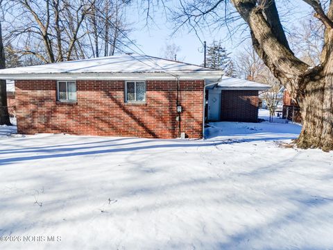 Tiny photo for 820 Mackow Drive, Toledo, OH 43607 (MLS # 10003315)