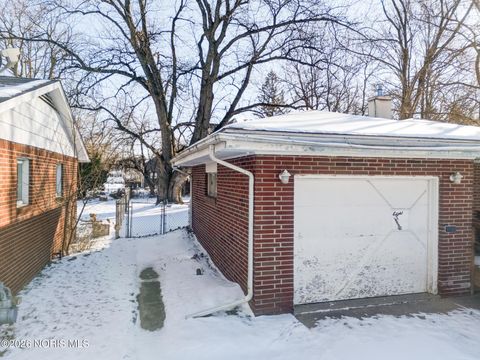 Tiny photo for 820 Mackow Drive, Toledo, OH 43607 (MLS # 10003315)