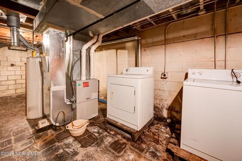 Tiny photo for 820 Mackow Drive, Toledo, OH 43607 (MLS # 10003315)