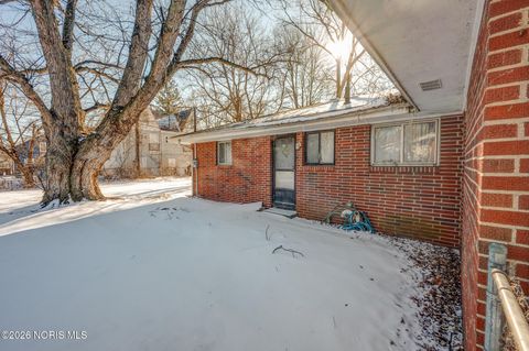 Tiny photo for 820 Mackow Drive, Toledo, OH 43607 (MLS # 10003315)