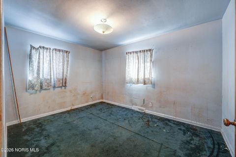 Tiny photo for 820 Mackow Drive, Toledo, OH 43607 (MLS # 10003315)