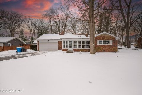 Photo of 5143 Fairgreen Drive, Toledo, OH 43613 (MLS # 10003769)