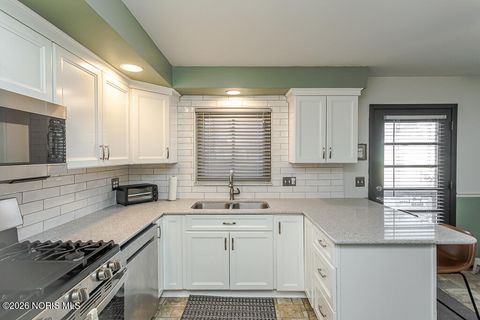 Tiny photo for 2857 113th Street, Toledo, OH 43611 (MLS # 10003882)