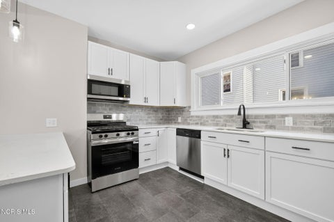 Tiny photo for 122 Palmer Avenue, Bowling Green, OH 43402 (MLS # 10010129)