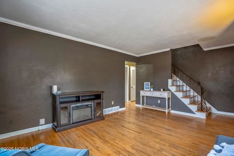 Tiny photo for 331 Crestway Drive, Oregon, OH 43616 (MLS # 10000183)