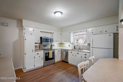Tiny photo for 331 Crestway Drive, Oregon, OH 43616 (MLS # 10000183)
