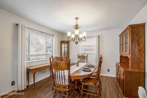 Tiny photo for 331 Crestway Drive, Oregon, OH 43616 (MLS # 10000183)