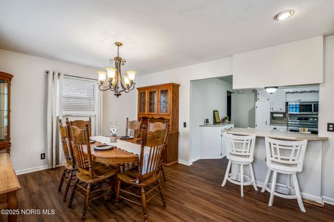 Tiny photo for 331 Crestway Drive, Oregon, OH 43616 (MLS # 10000183)