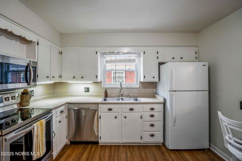 Tiny photo for 331 Crestway Drive, Oregon, OH 43616 (MLS # 10000183)