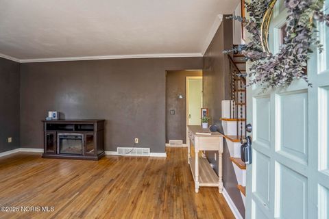 Tiny photo for 331 Crestway Drive, Oregon, OH 43616 (MLS # 10000183)
