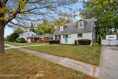 Tiny photo for 331 Crestway Drive, Oregon, OH 43616 (MLS # 10000183)