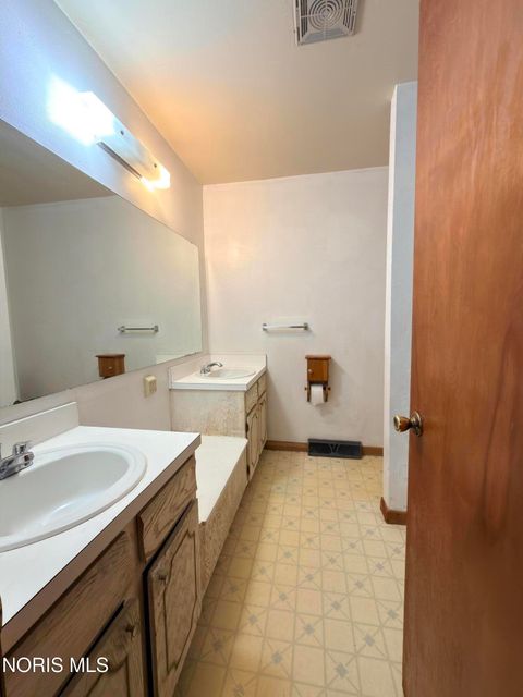 Tiny photo for 443 Overlook Drive, Waterville, OH 43566 (MLS # 10007993)