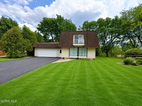 Photo of 443 Overlook Drive, Waterville, OH 43566 (MLS # 10007993)