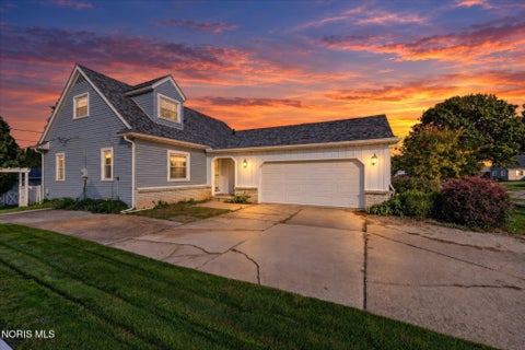 Photo of 2633 Detwiler Drive, Toledo, OH 43611 (MLS # 10014428)